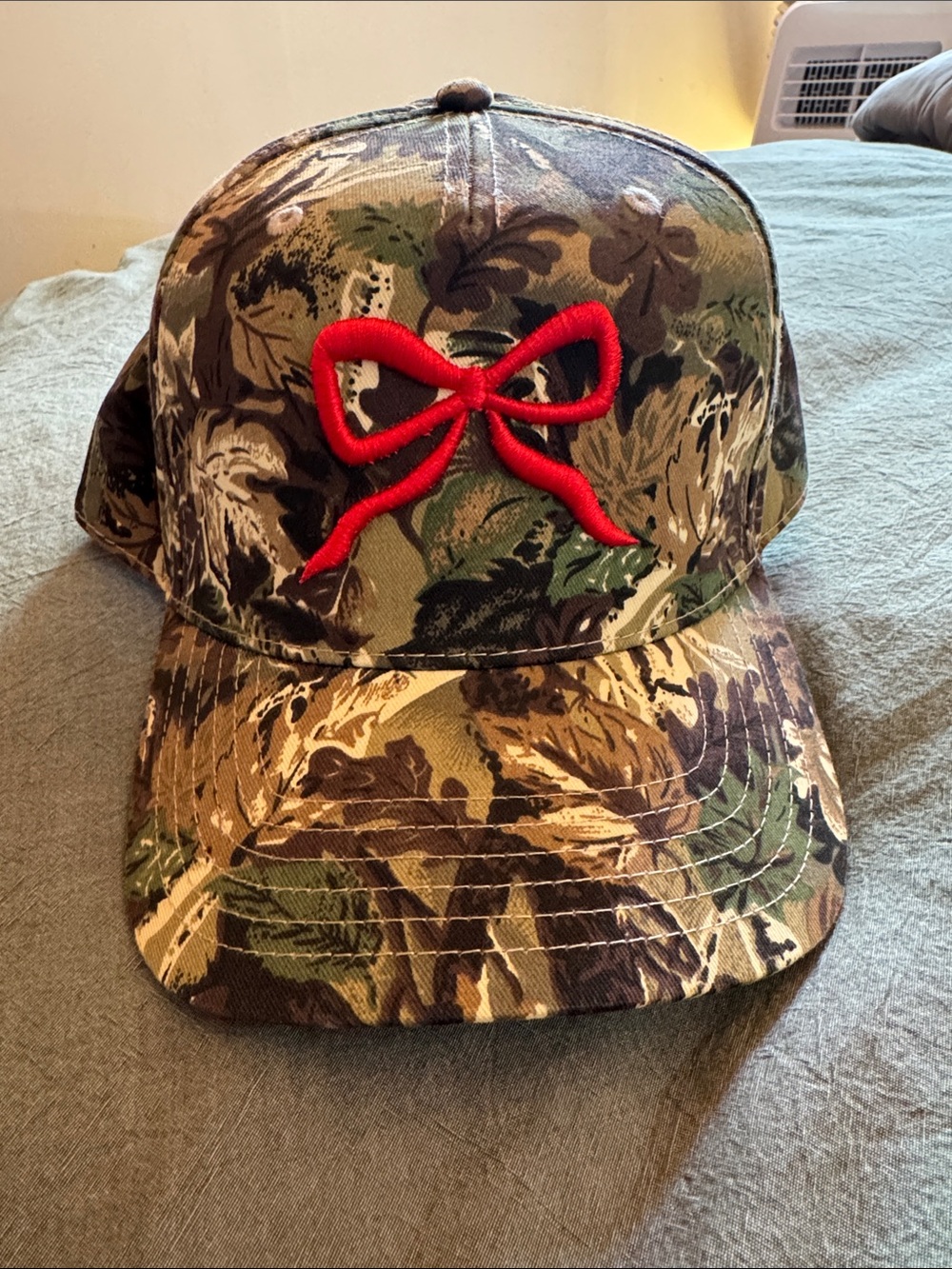 Women’s Camo Hat With Red Bow
